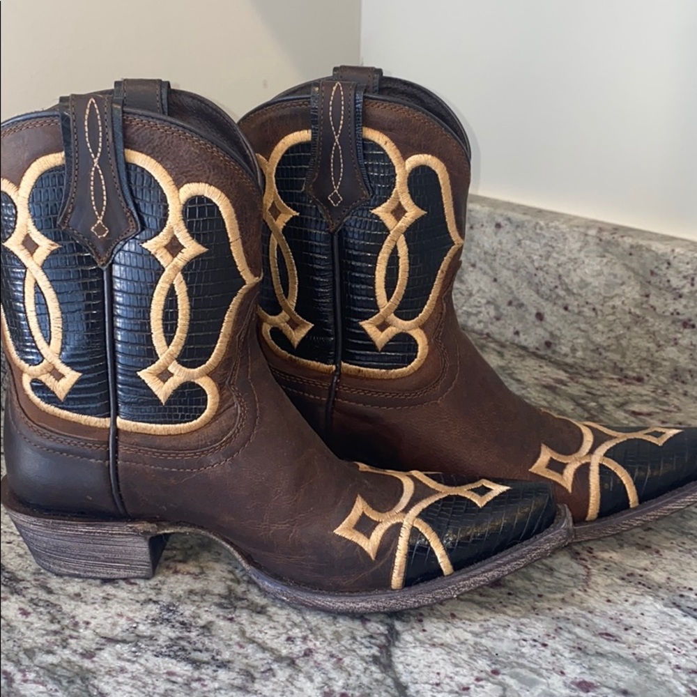 Authentic Ariat Nova Boots in Sassy Brown